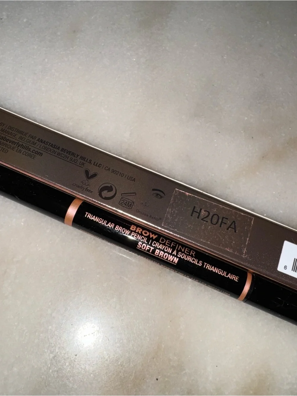 Brow definer